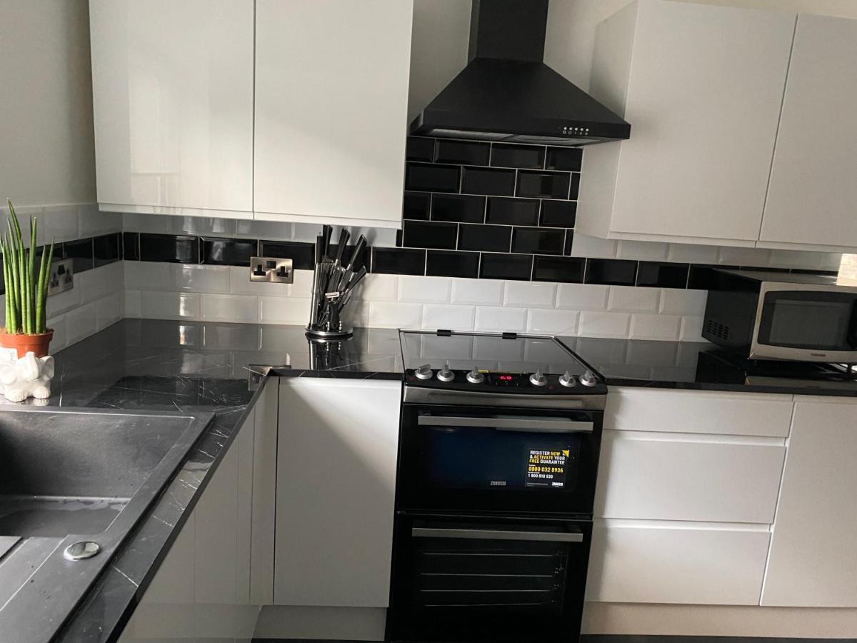 Gorgeous Town Center 3 Bedroom Self Contained Apartment For 1-5 People Harrogate Exterior photo
